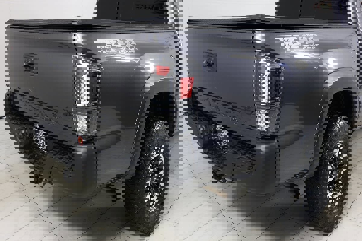 Used 2019 Toyota Tacoma TRD Off-Road image 40