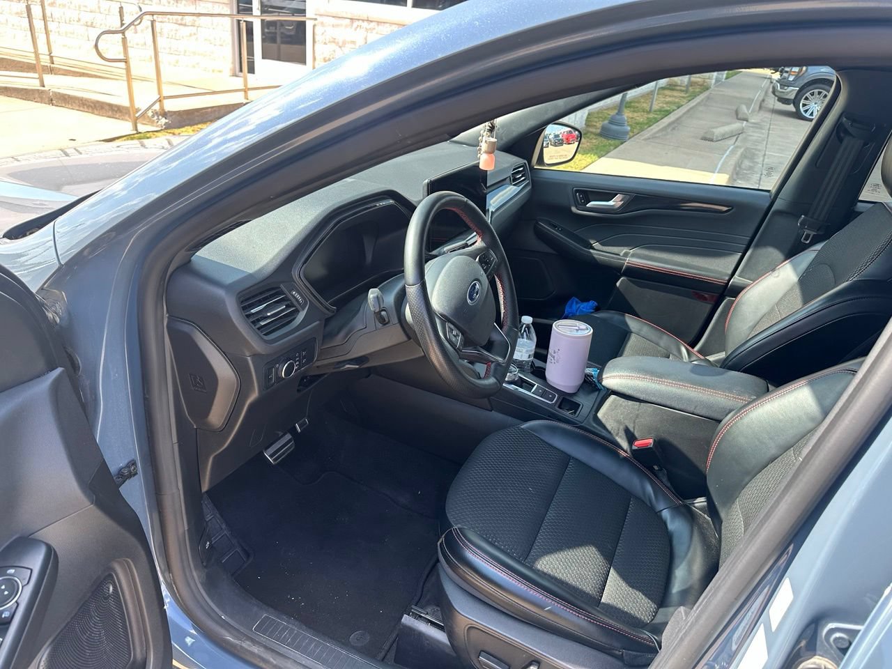 Used 2024 Ford Escape ST-Line w/ Tech Pack #1 FWD image 3