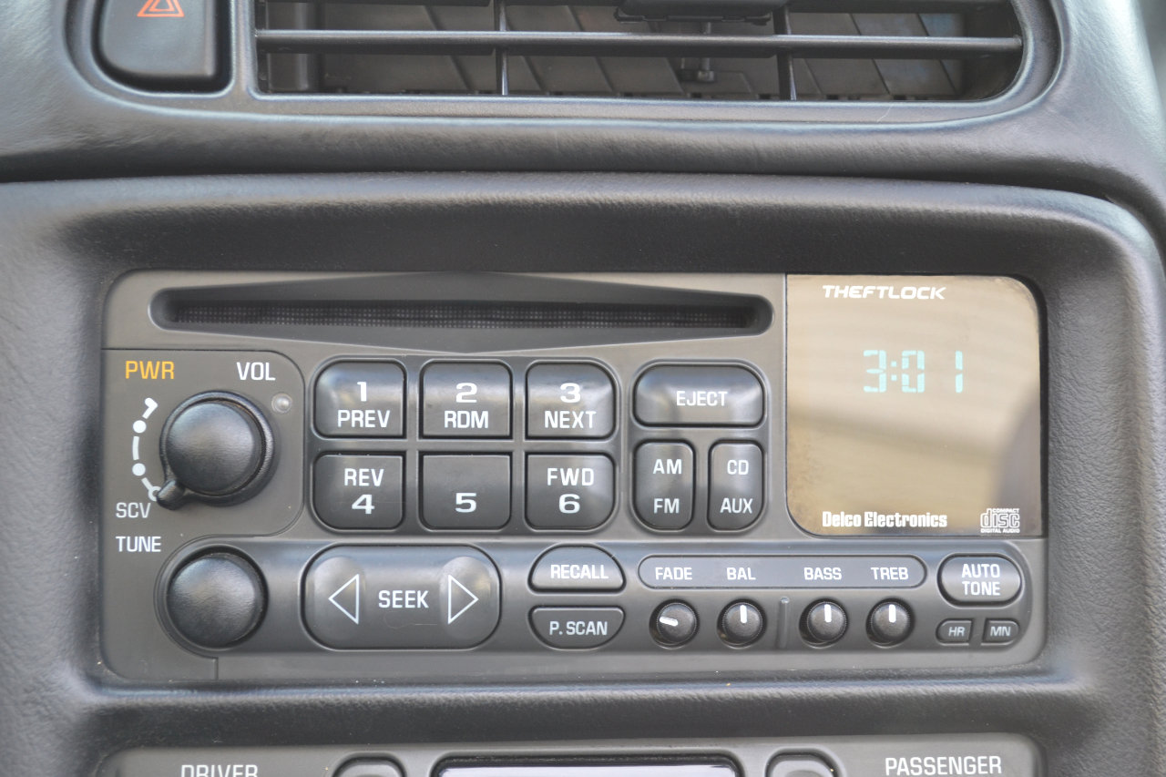 Used 2000 Chevrolet Corvette Convertible w/ Memory Pkg image 20