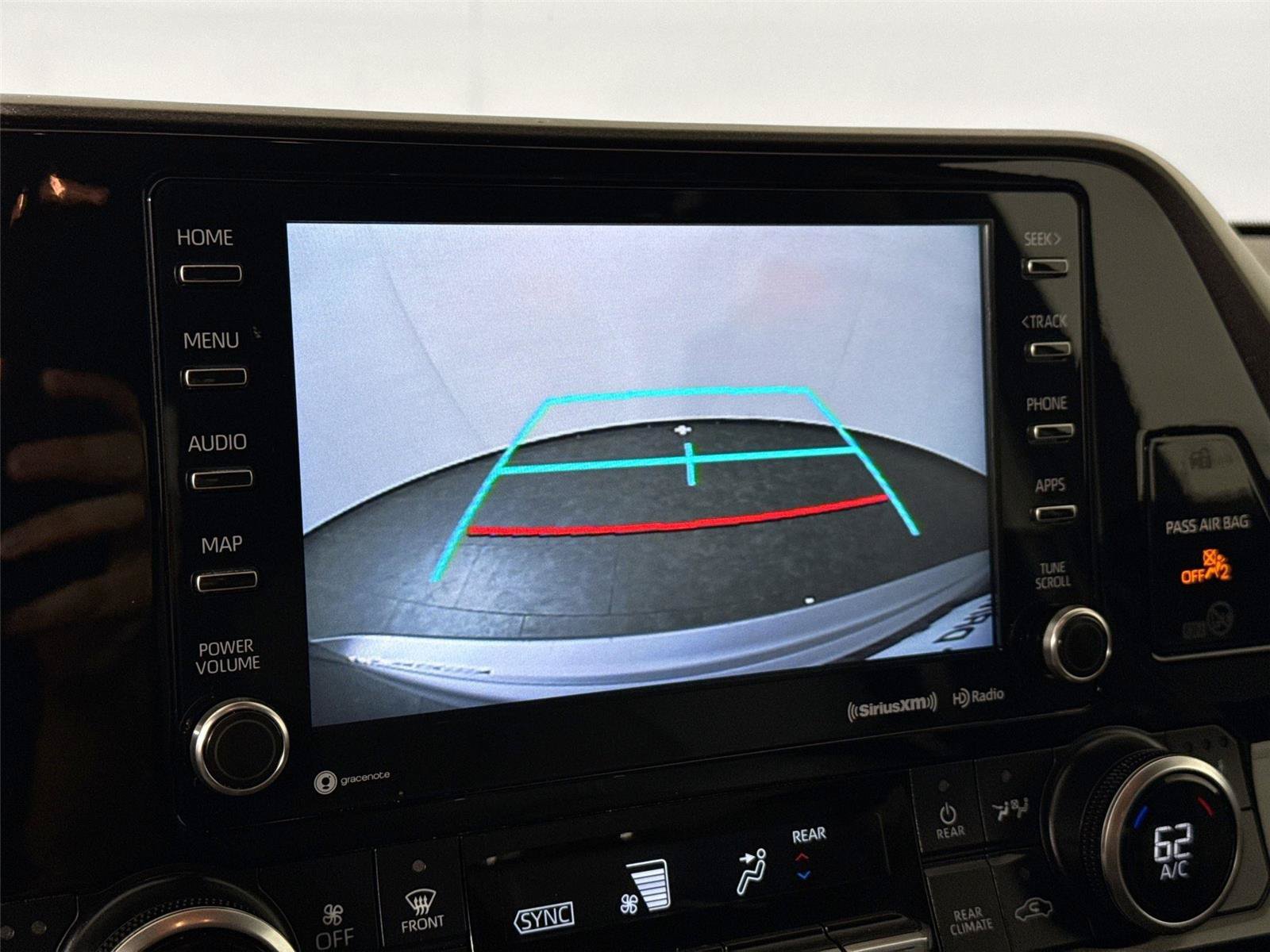 Used 2022 Toyota Highlander XLE FWD image 21
