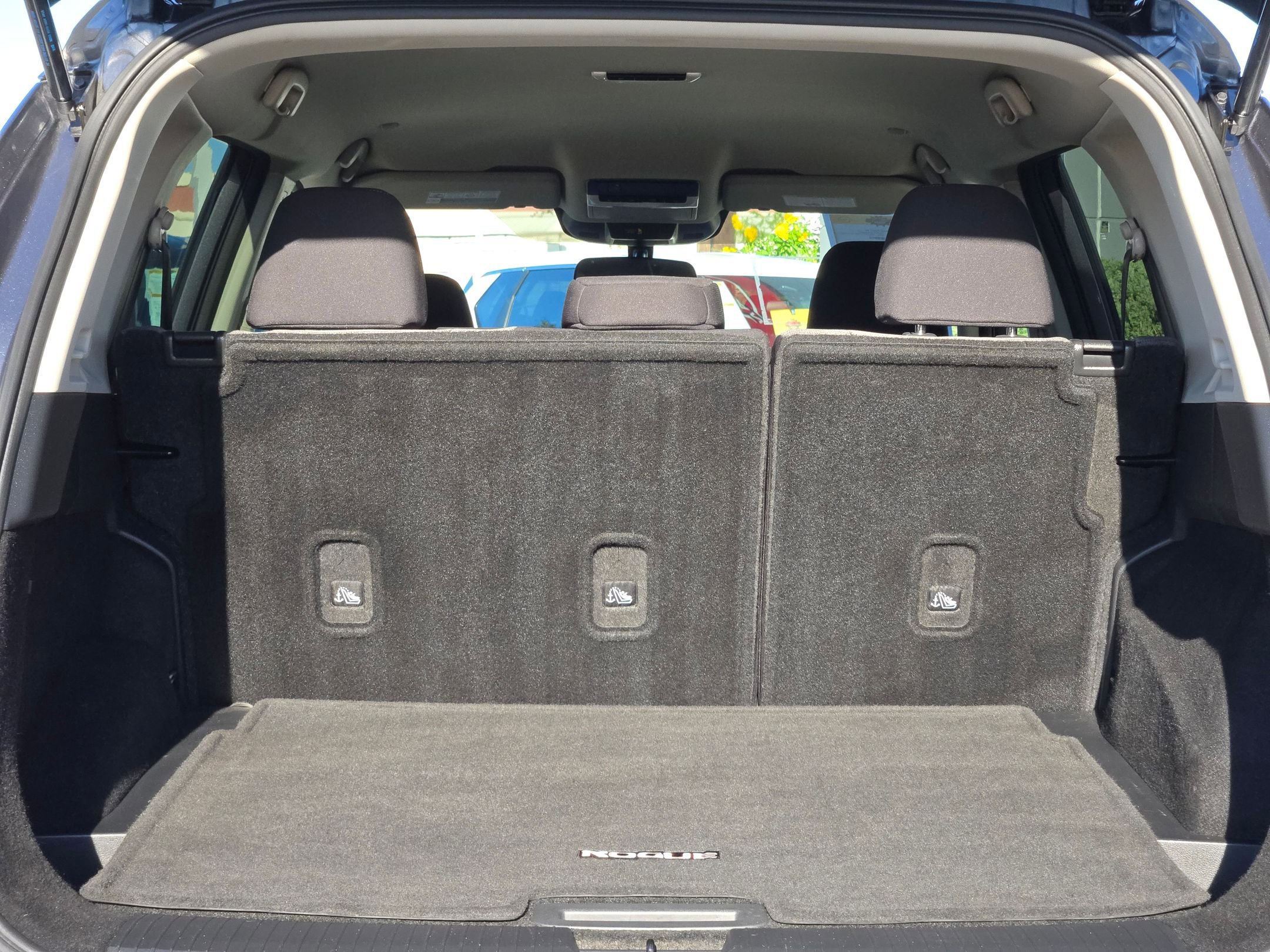 Used 2023 Nissan Rogue SV image 25