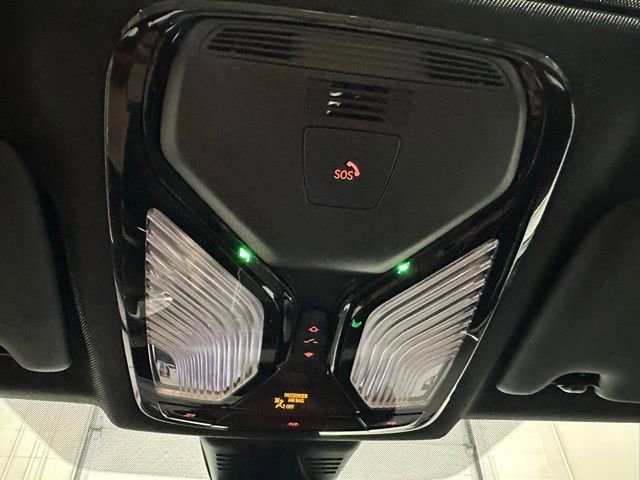 Used 2025 BMW 330i xDrive Sedan w/ Premium Package image 21