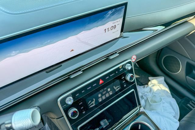 Used 2025 Genesis GV80 2.5T Standard image 17