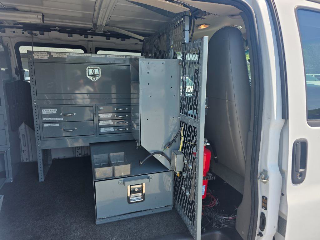 Used 2014 Chevrolet Express 2500 RWD image 12