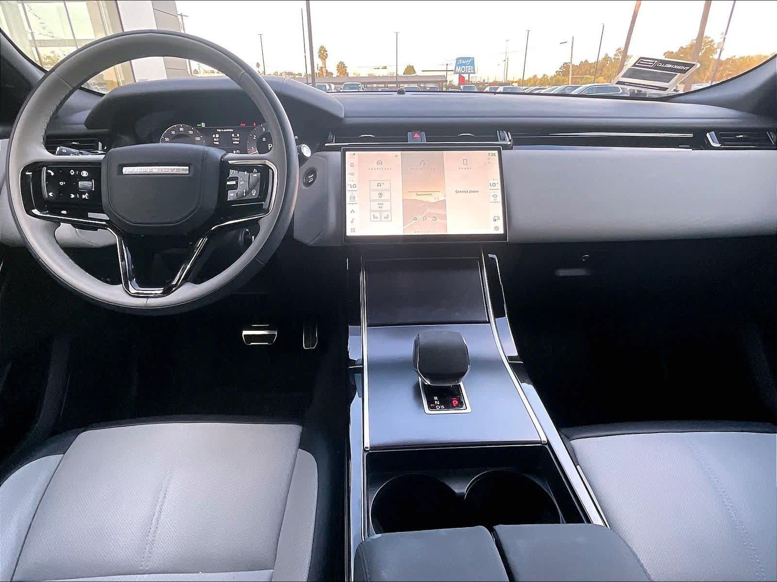 Used 2026 Land Rover Range Rover Velar Dynamic SE AWD/4WD image 17