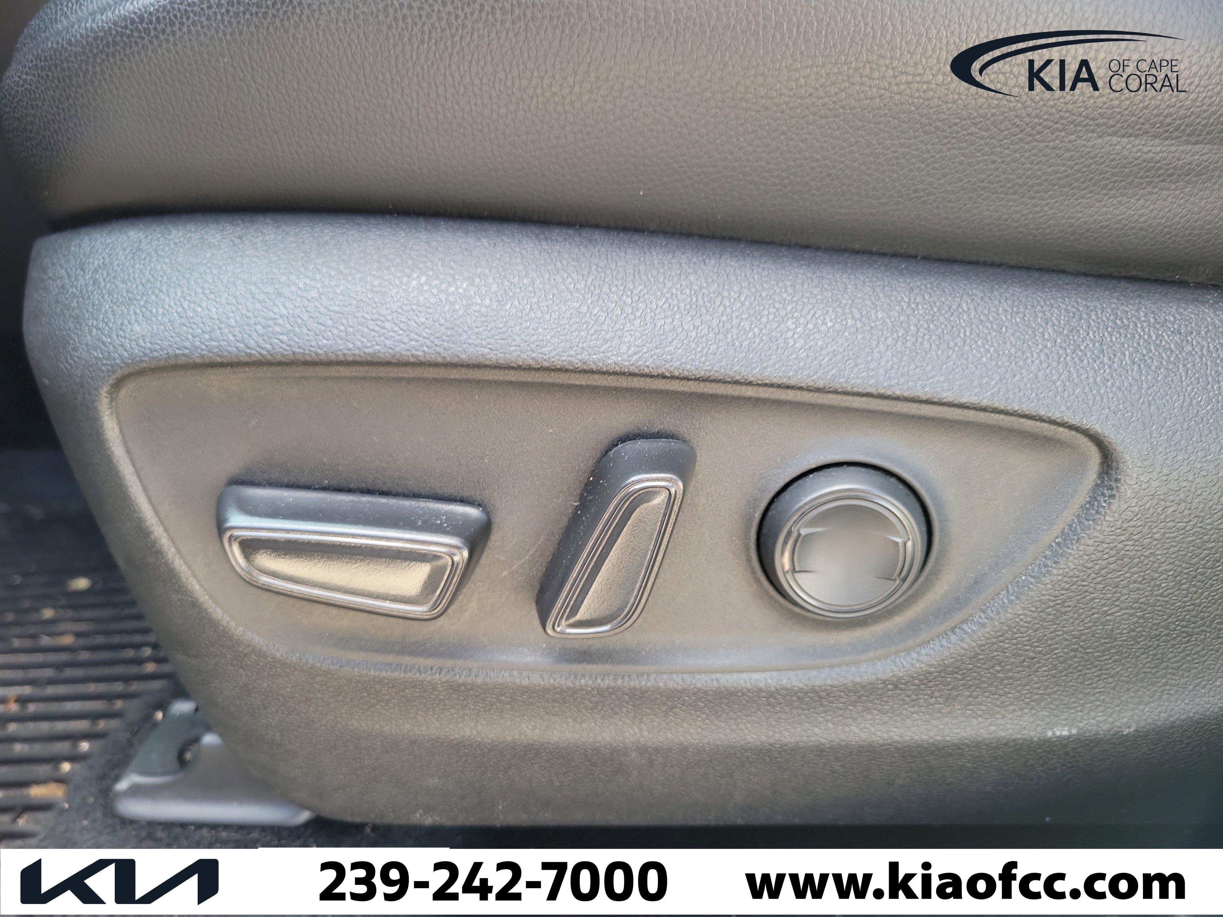 Used 2022 Toyota Highlander XLE FWD image 22