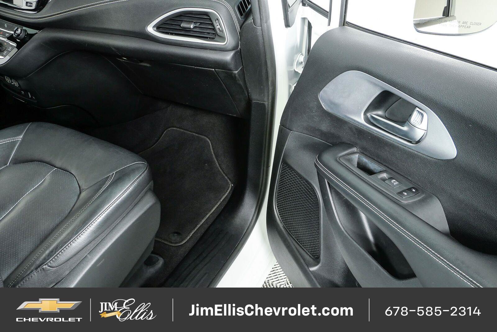 Used 2022 Chrysler Pacifica Touring-L w/ S Appearance Package FWD image 22