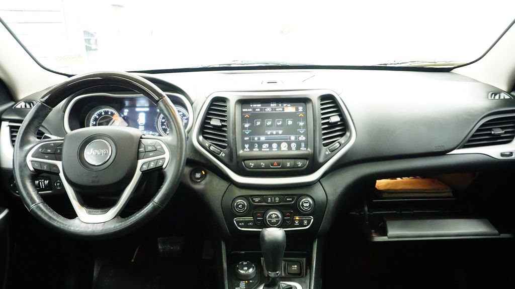 Used 2016 Jeep Cherokee Overland w/ Technology Group image 20