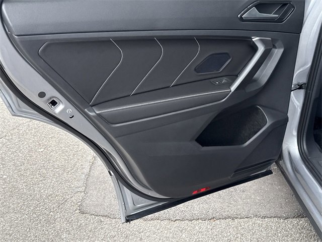 Used 2024 Volkswagen Tiguan SE R-Line image 39