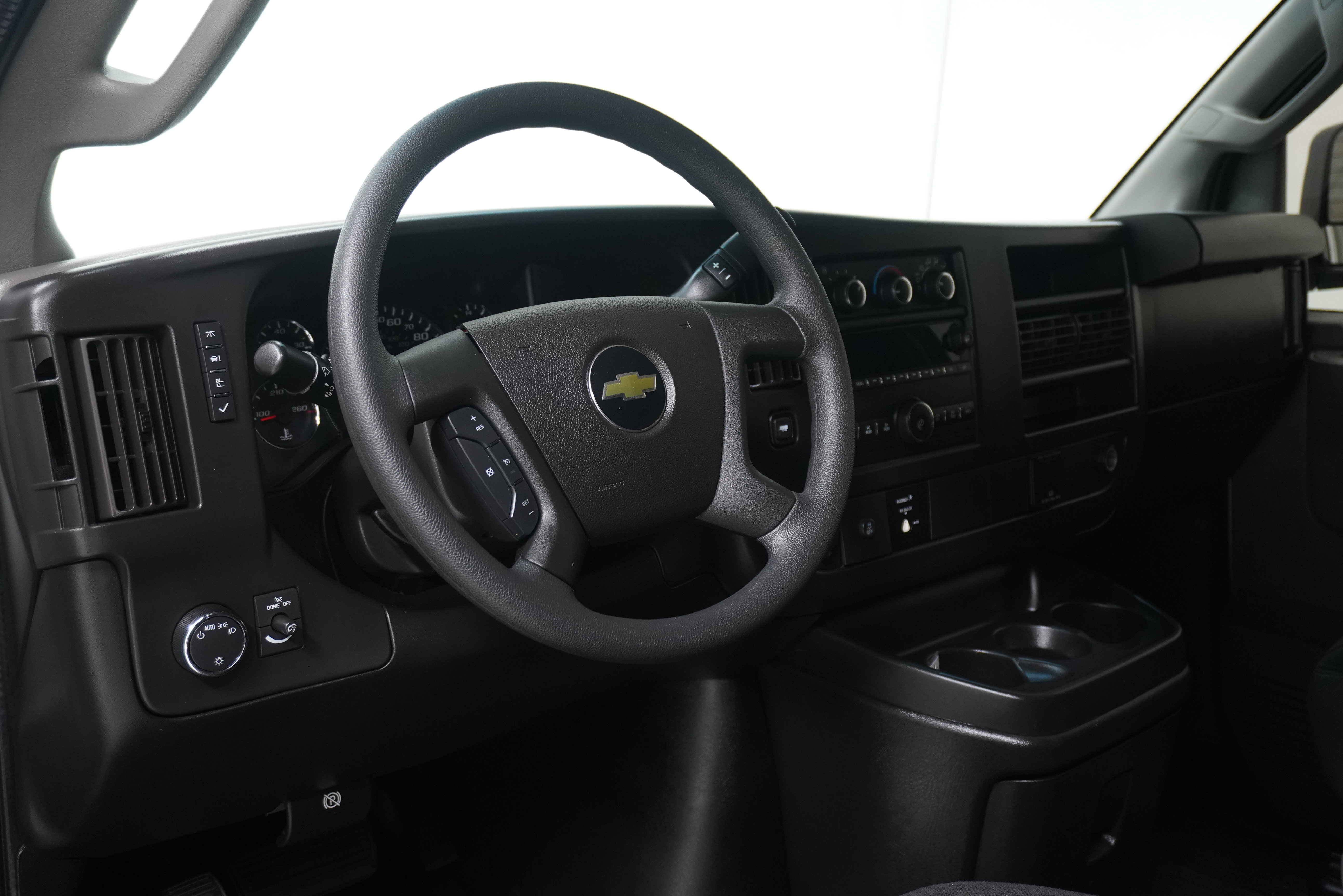 Used 2018 Chevrolet Express 2500 w/ Driver Convenience Package image 7