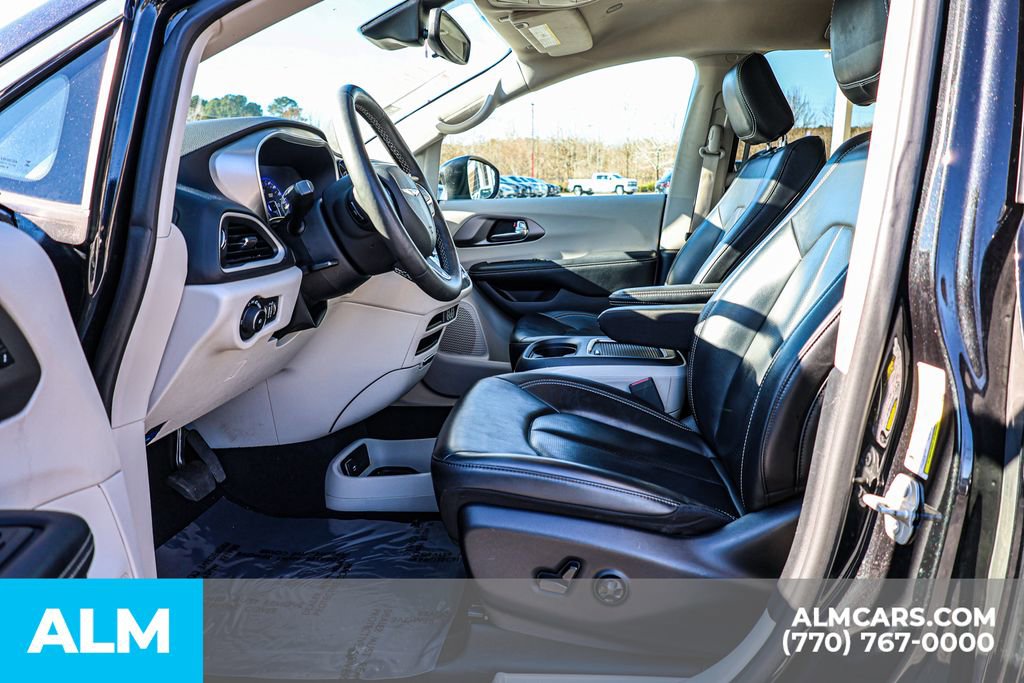 Used 2023 Chrysler Pacifica Touring-L image 19