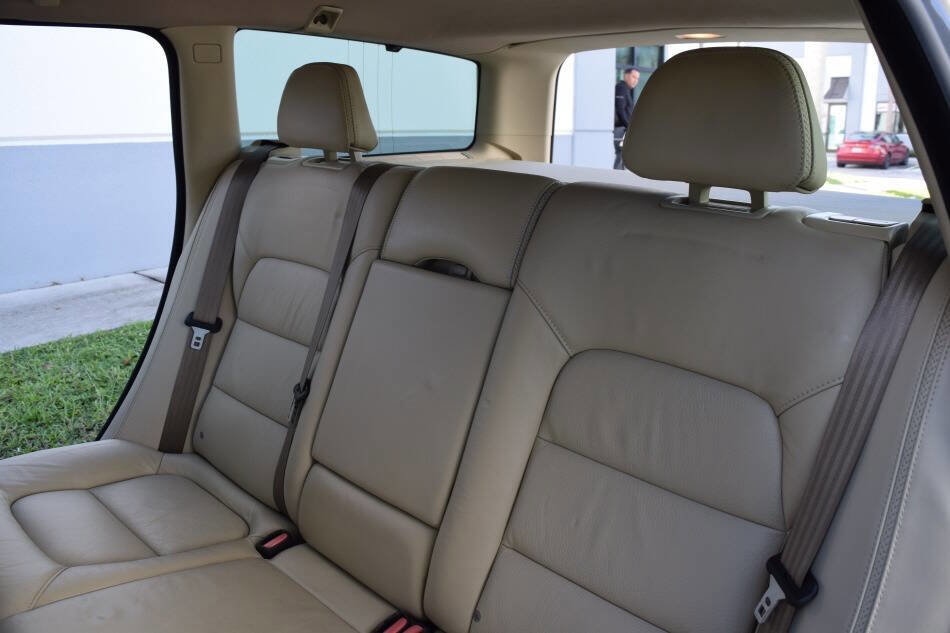 Used 2011 Volvo XC70 3.2 w/ Premium Pkg image 42