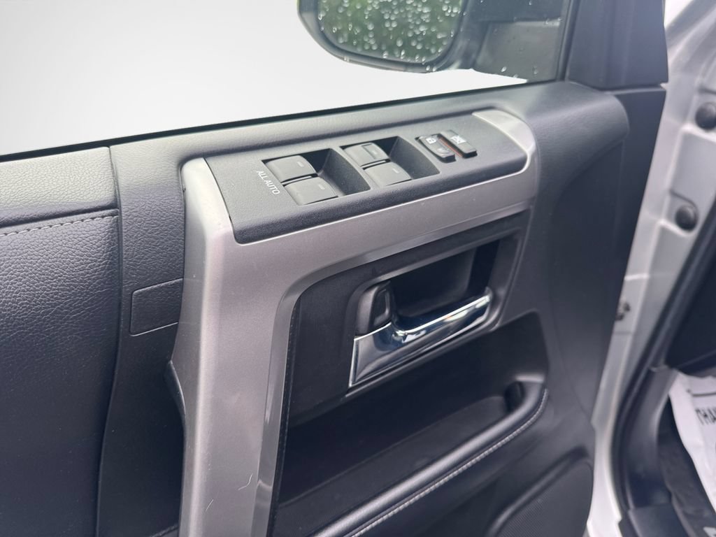 Used 2018 Toyota 4Runner SR5 AWD/4WD image 14