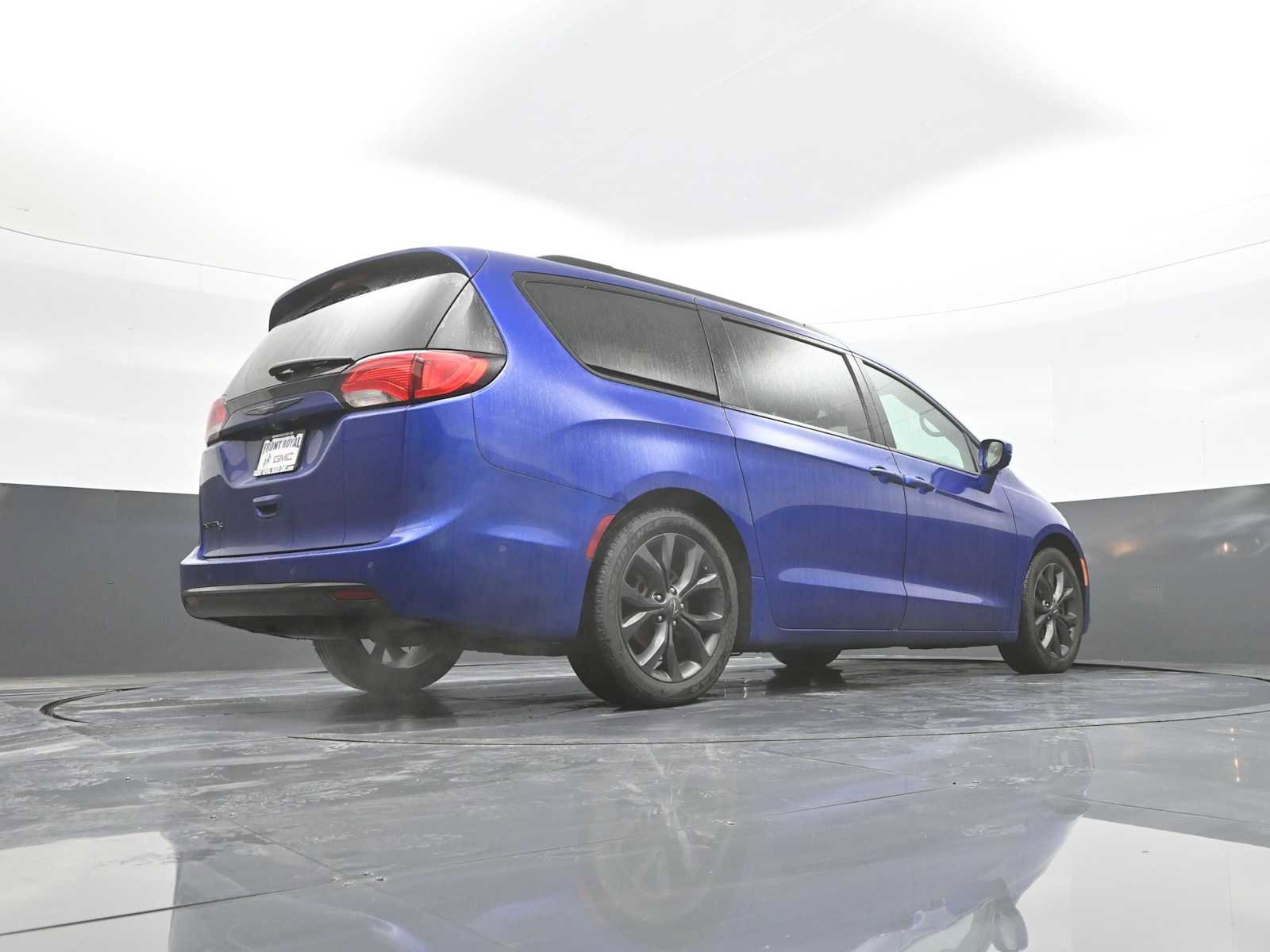 Used 2019 Chrysler Pacifica Touring-L Plus w/ Advanced Safetytec Group FWD image 40