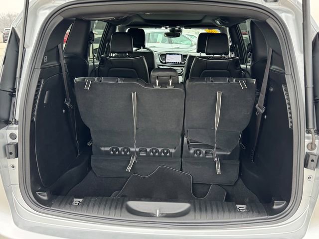 Used 2026 Chrysler Pacifica Limited image 13