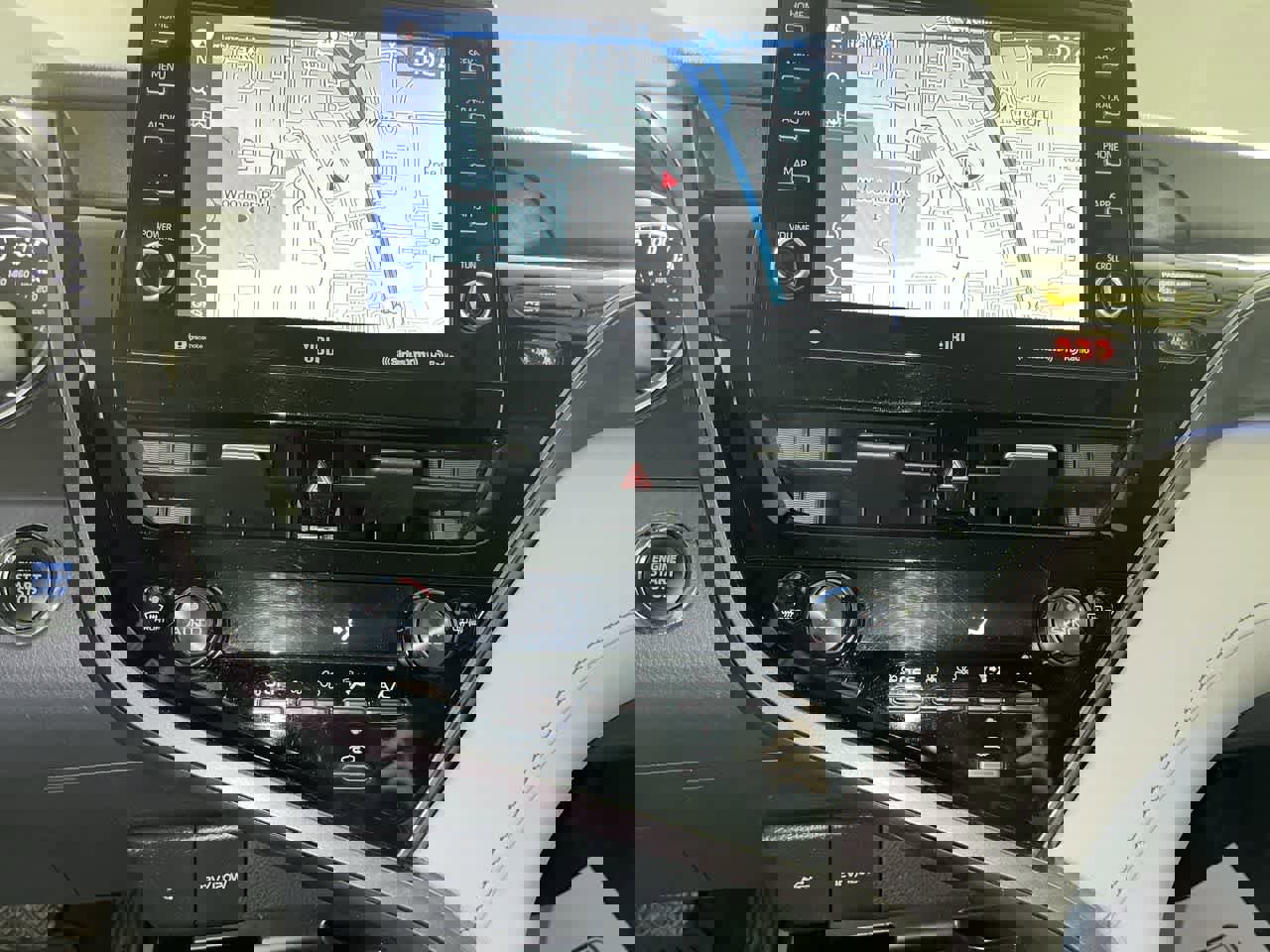 Used 2024 Toyota Camry XLE w/ Navigation Package image 20