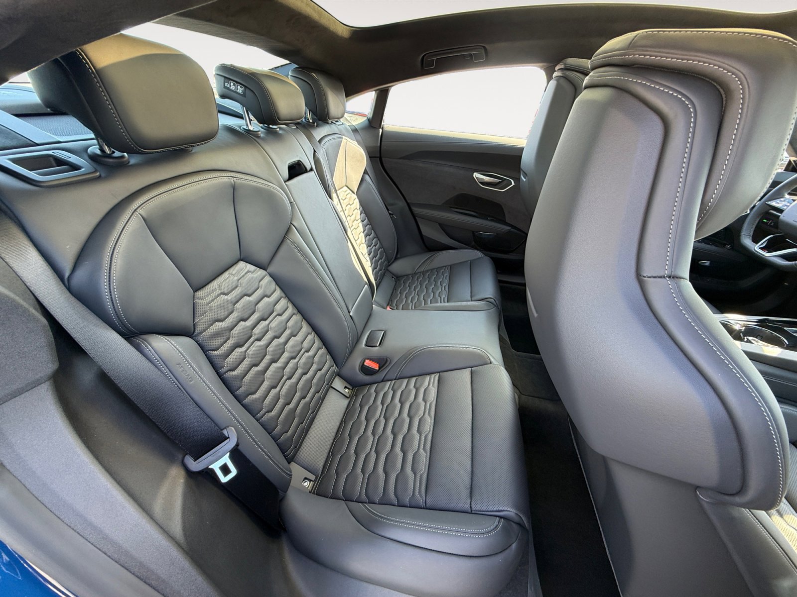 New 2026 Audi S e-tron GT Prestige image 18