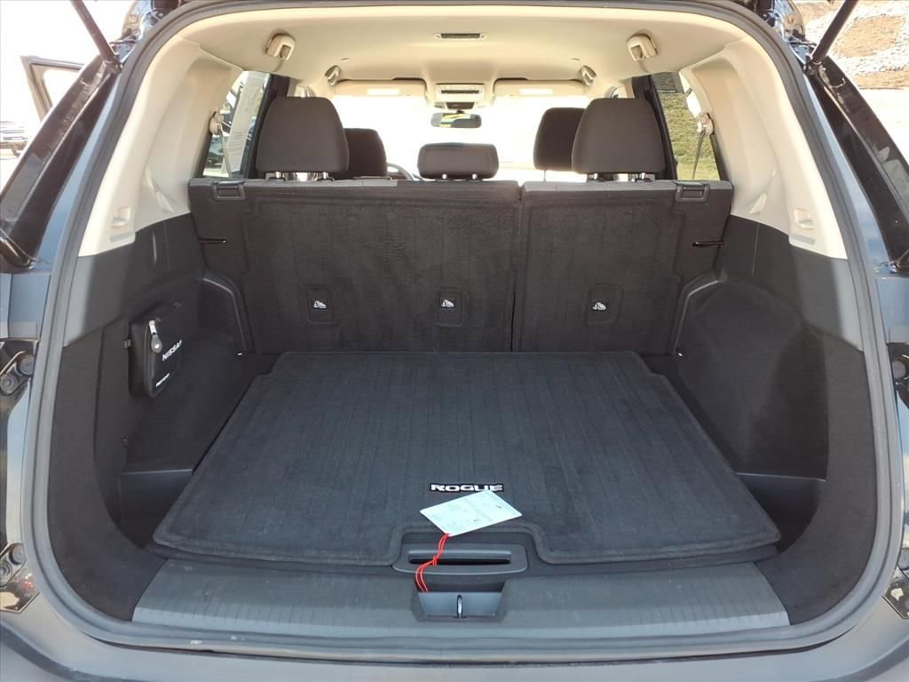 Used 2023 Nissan Rogue SV AWD/4WD image 13