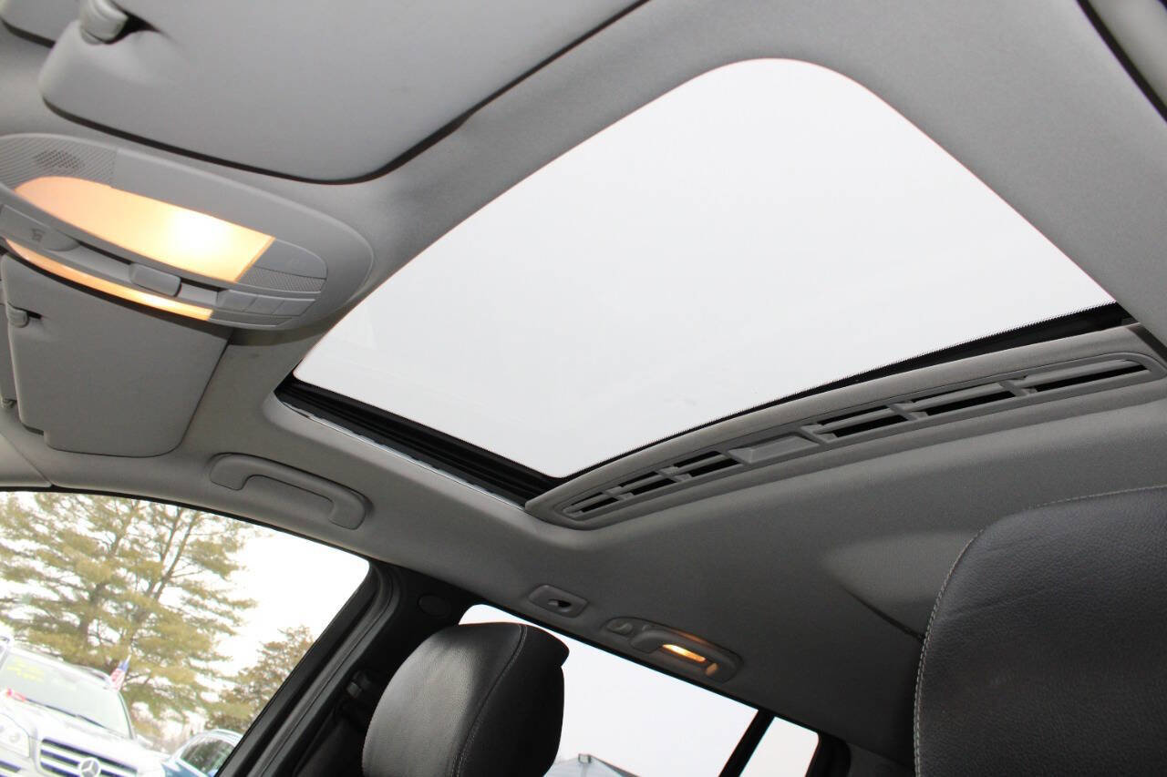 Used 2012 Mercedes-Benz GL 550 GL 550 4MATIC AWD 4dr SUV image 19