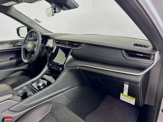 New 2025 Jeep Grand Cherokee Altitude image 30
