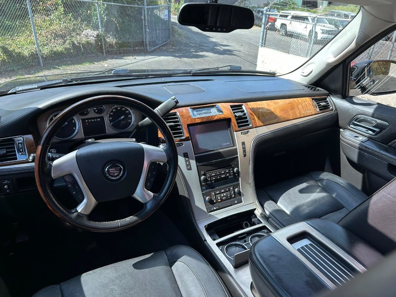 Used 2013 Cadillac Escalade Platinum AWD/4WD image 17