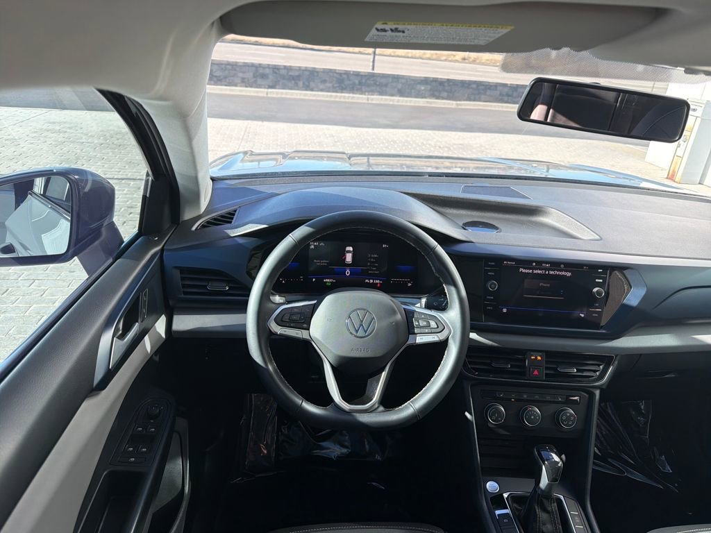 Certified 2022 Volkswagen Taos SE w/ Panoramic Sunroof Package image 16