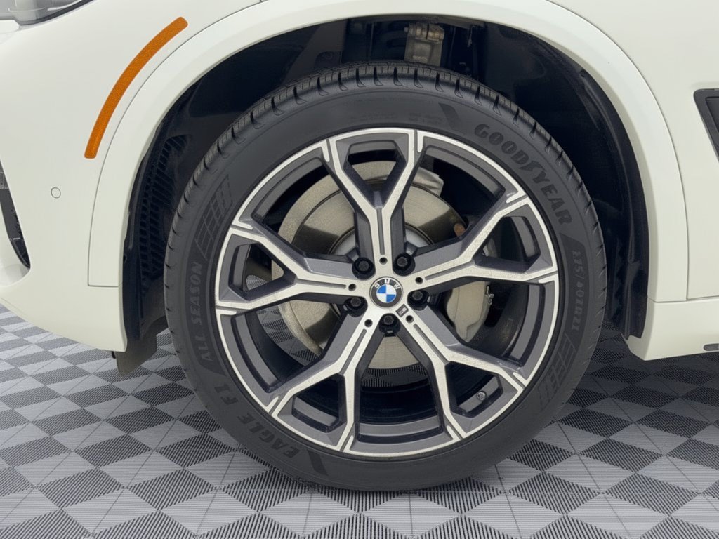 Used 2019 BMW X5 xDrive40i w/ M Sport Package AWD/4WD image 13