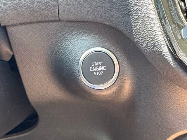 New 2025 Volvo XC40 B5 Core w/ Climate Package image 29