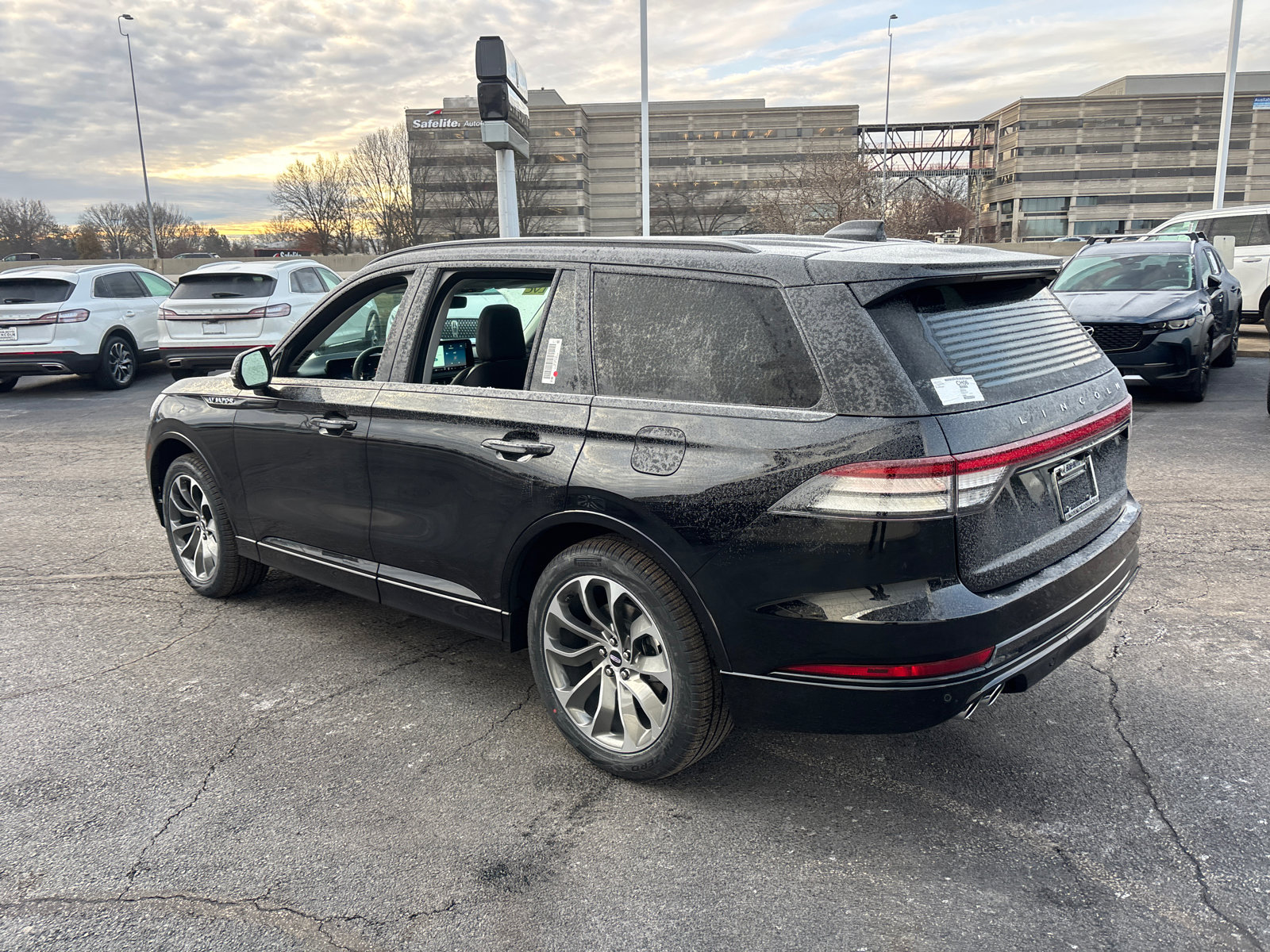 New 2026 Lincoln Aviator AWD w/ Jet Appearance Package image 5