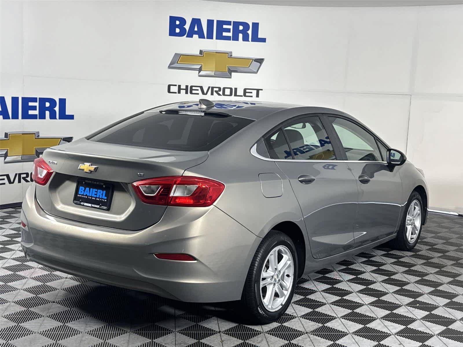 Used 2017 Chevrolet Cruze LT FWD image 5