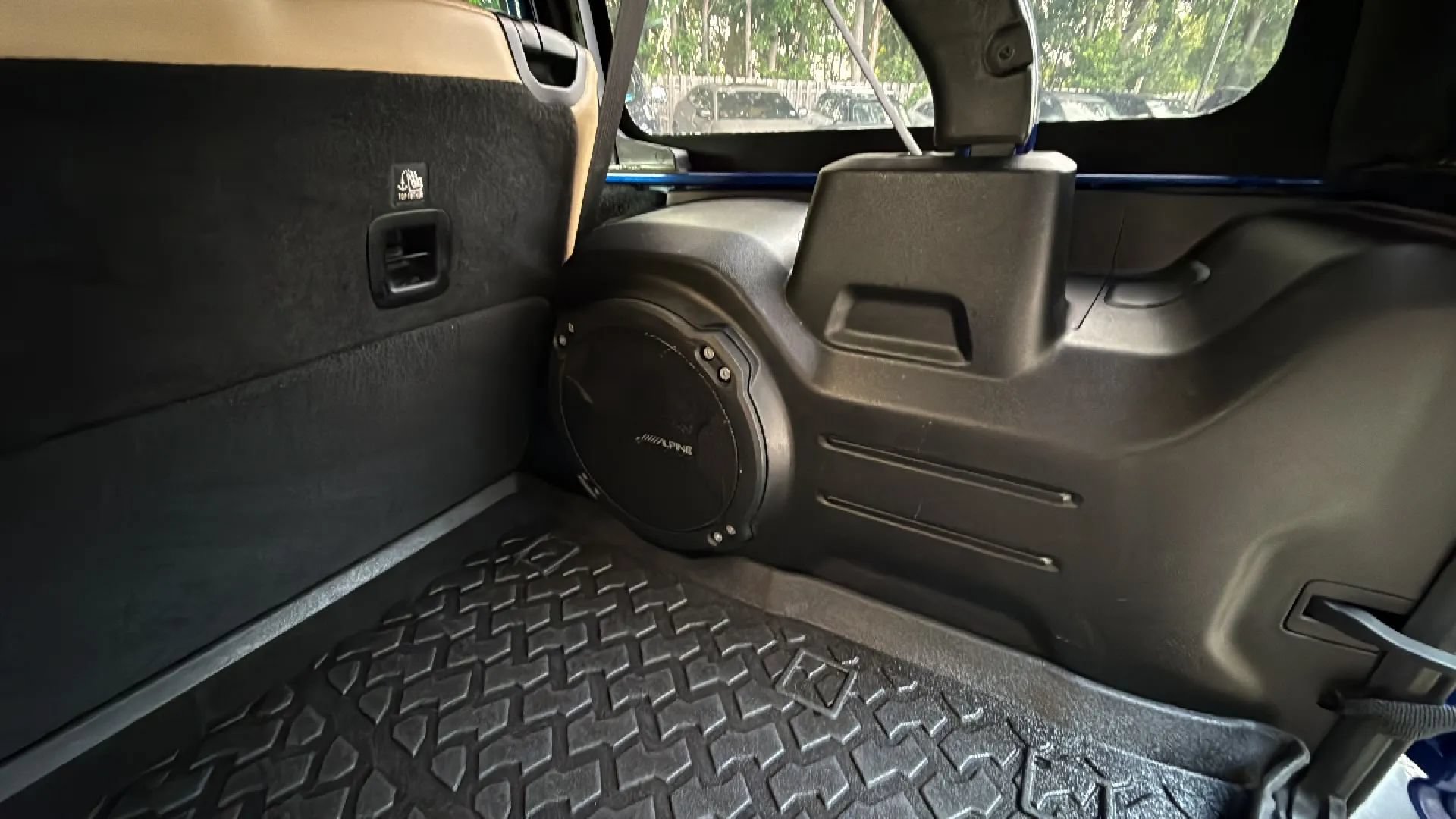 Used 2018 Jeep Wrangler Unlimited Sahara AWD/4WD image 35