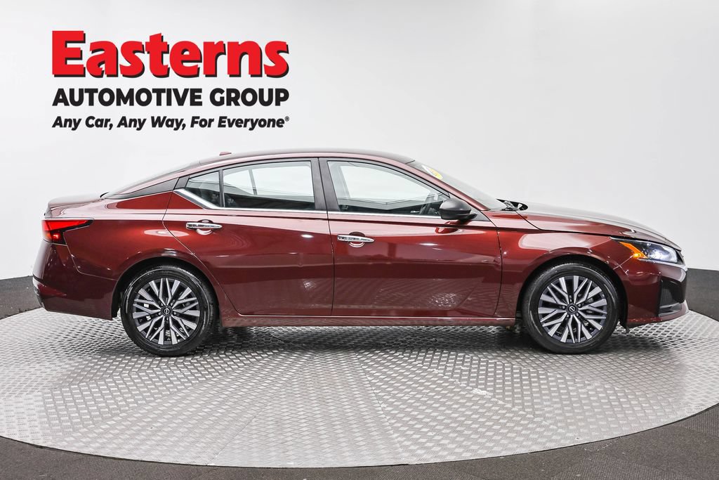 Used 2024 Nissan Altima 2.5 SV FWD image 3