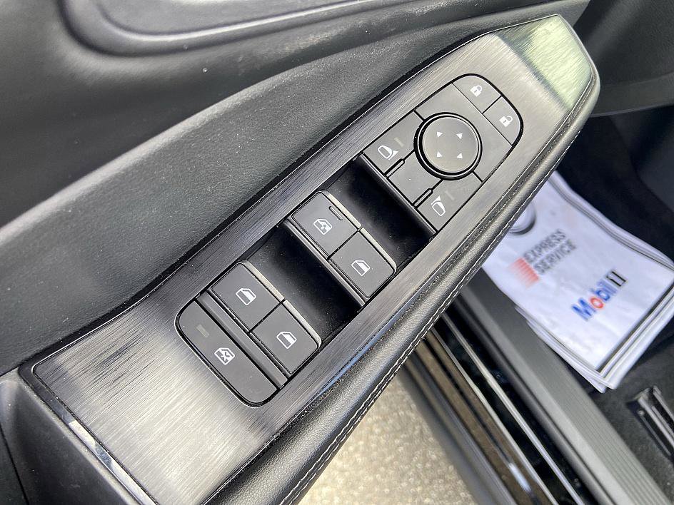 Used 2023 Nissan Rogue SV w/ SV Premium B Package image 10