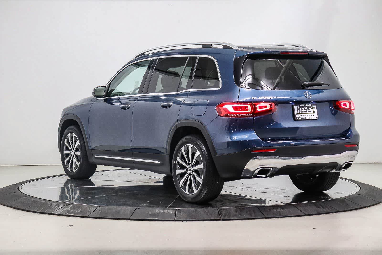 Used 2022 Mercedes-Benz GLB 250 image 2