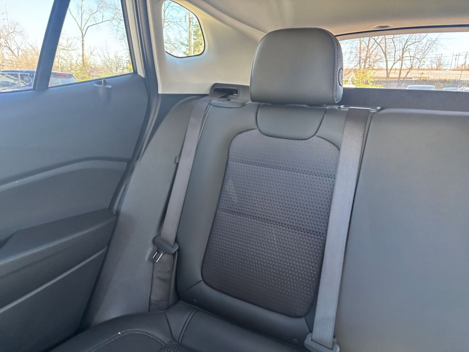 Used 2025 Chevrolet Trax LT w/ LT Convenience Package FWD image 38