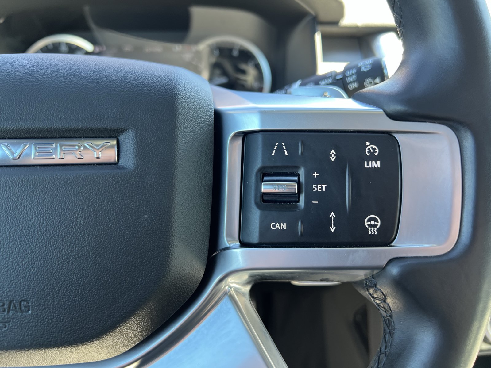 Used 2023 Land Rover Discovery S R-Dynamic AWD/4WD image 19