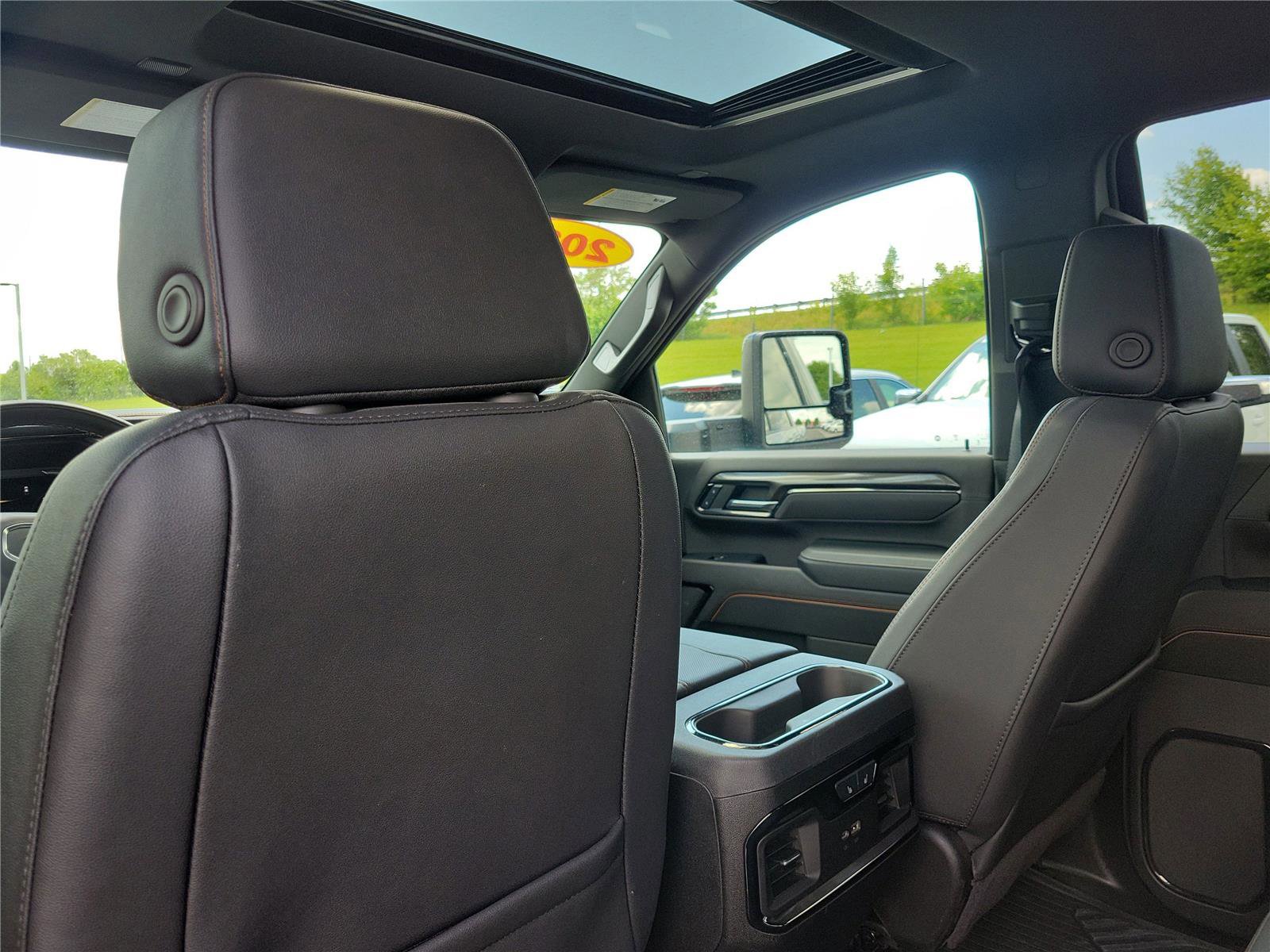Used 2025 GMC Sierra 2500 AT4 w/ AT4 Premium Plus Package AWD/4WD image 13
