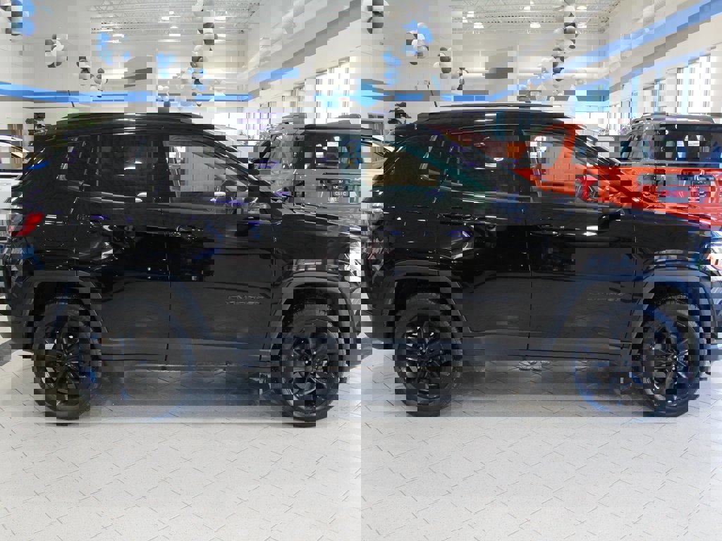 Used 2020 Jeep Compass Latitude image 4
