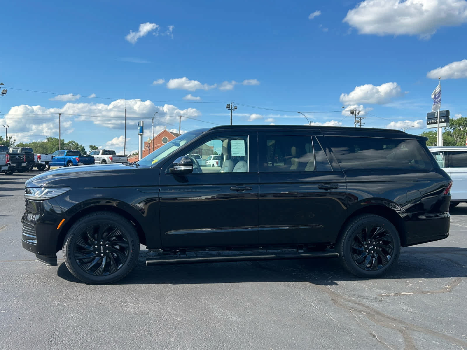 New 2027 Lincoln Navigator L Reserve w/ Jet Appearance Package AWD/4WD image 1