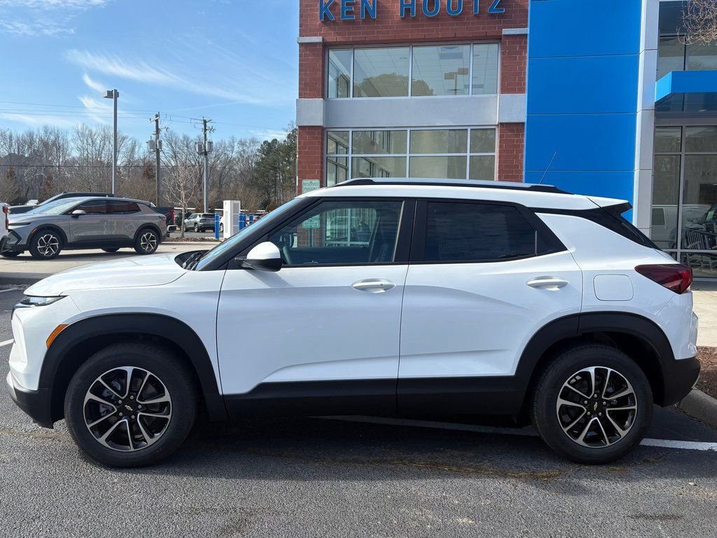 New 2026 Chevrolet TrailBlazer LT w/ LT Cold Weather Package FWD image 2