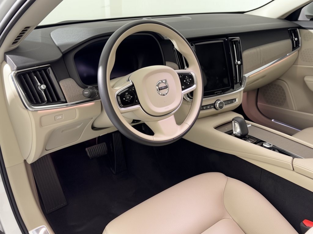 Used 2025 Volvo S90 B6 Plus AWD/4WD image 4