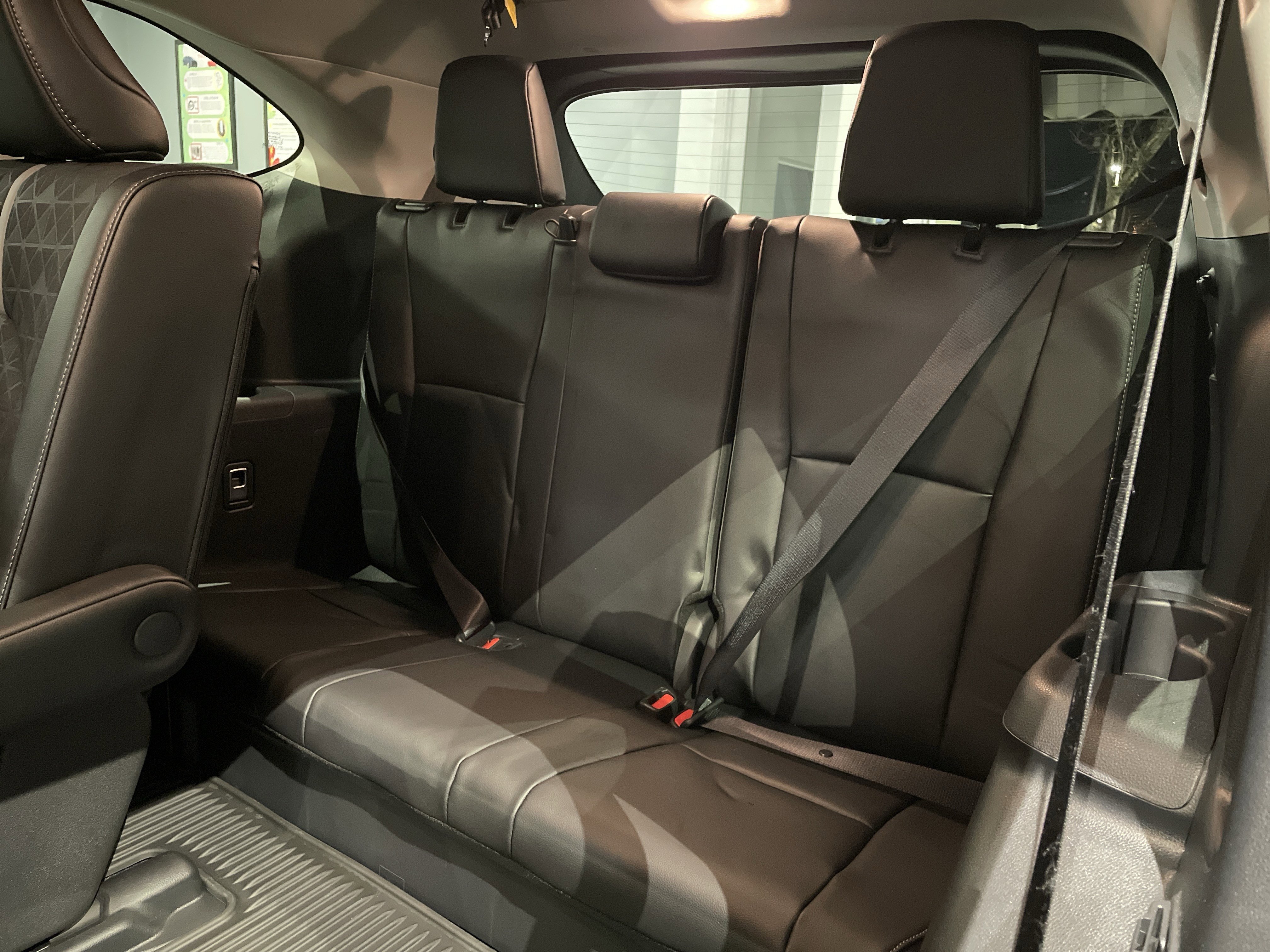 Used 2025 Toyota Highlander XLE image 34