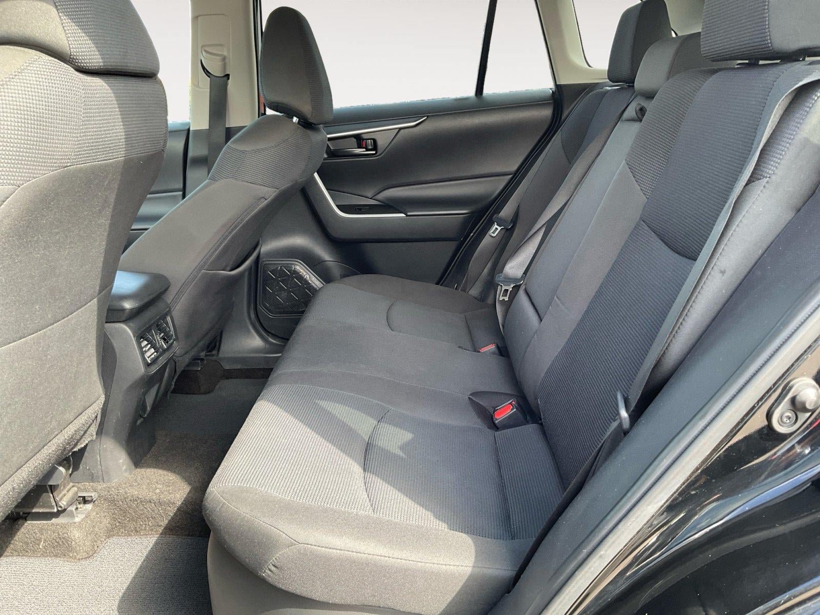 Used 2024 Toyota RAV4 LE AWD/4WD image 13
