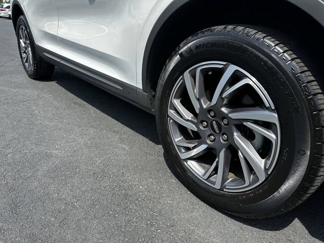 Certified 2023 Lincoln Corsair AWD w/ Equipment Group 101A image 11