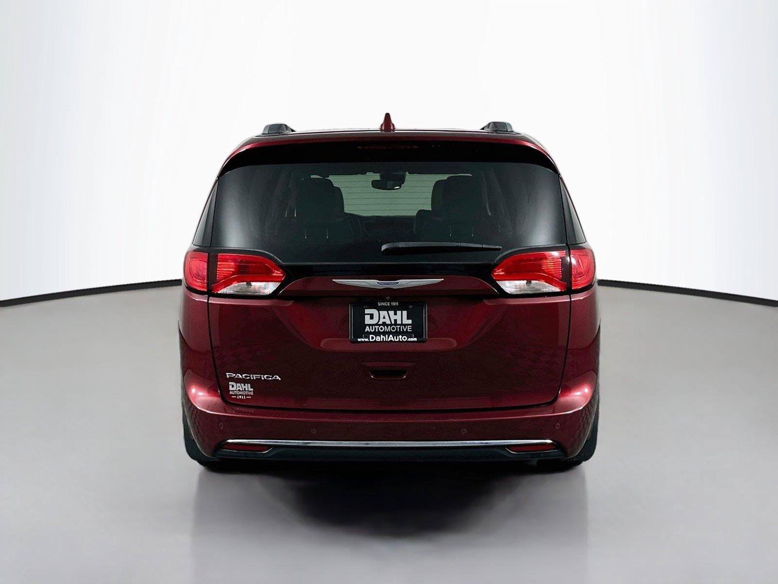 Used 2018 Chrysler Pacifica Touring-L w/ Advanced Safetytec Group FWD image 12
