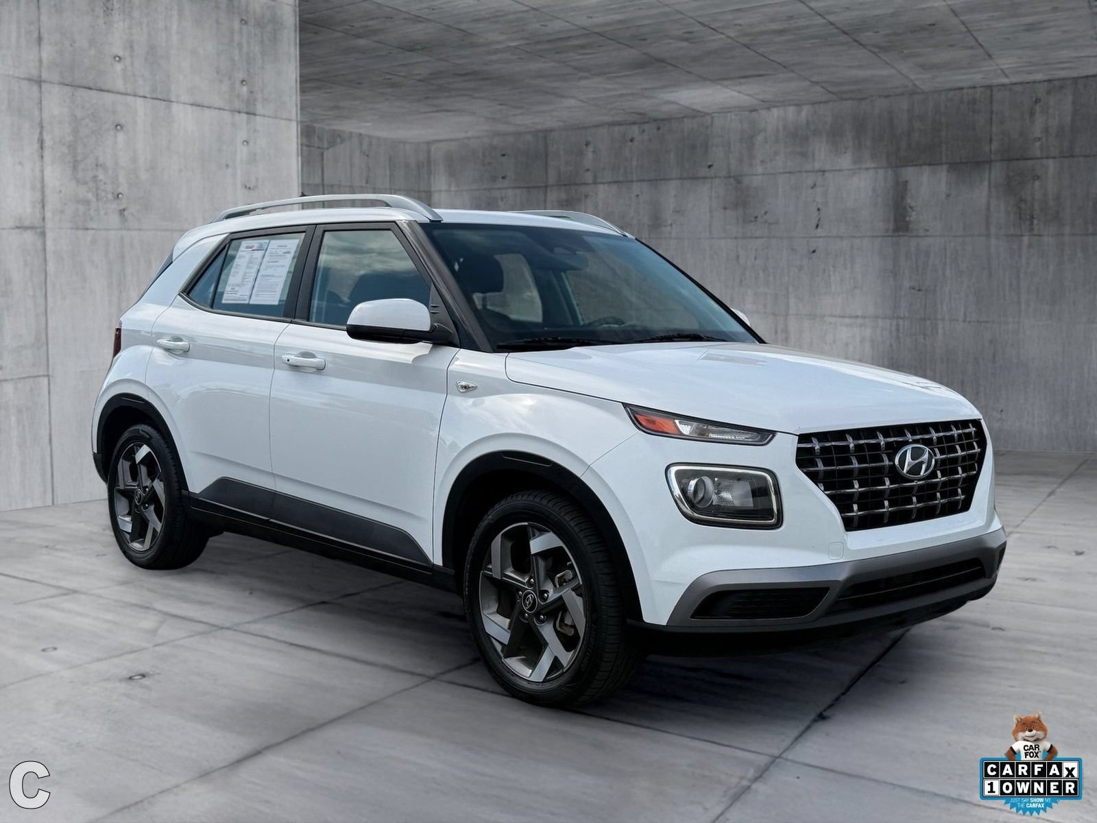 Used 2024 Hyundai Venue SEL FWD image 8