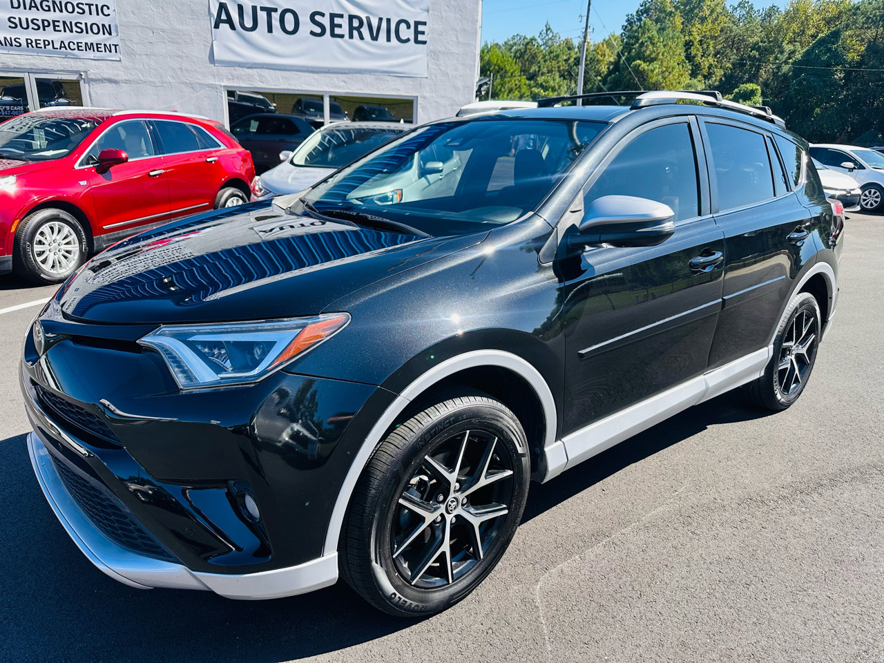 Used 2016 Toyota RAV4 SE image 1