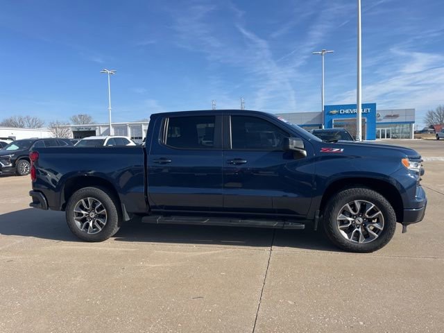 Used 2022 Chevrolet Silverado 1500 RST image 2