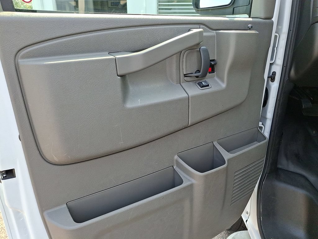 Used 2024 Chevrolet Express 2500 w/ Driver Convenience Package RWD image 16