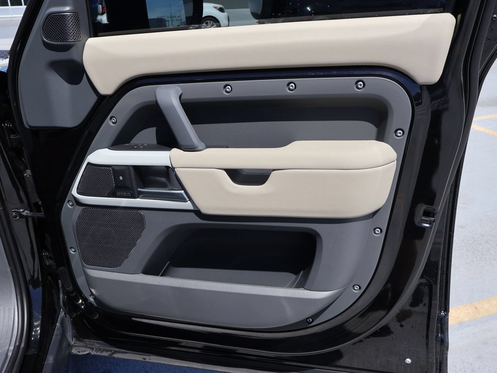 Certified 2024 Land Rover Defender 110 SE AWD/4WD image 11
